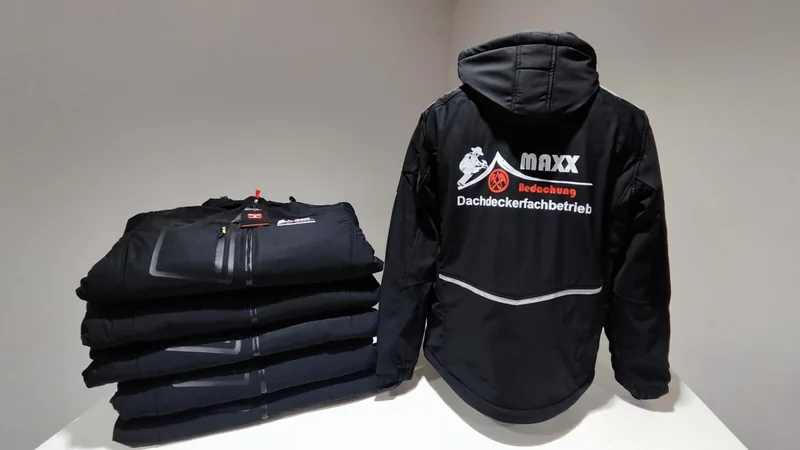 MAXX Bedachung Winterjacke mit Rückendruck, gefaltet und am Bügel